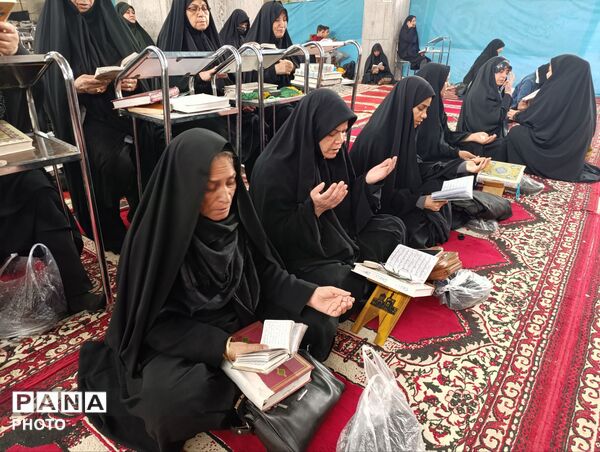مراسم قرائت زیارت عاشورا در مسجد جامع