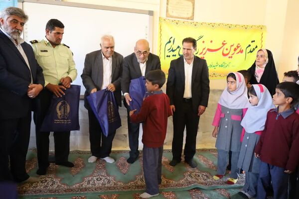 بازدید مدیرکل آموزش و پرورش استان یزد از آموزشگاه شهید نواب صفوی بهاباد