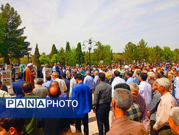 مشت هایی که آزادی فلسطین را صدا میزند