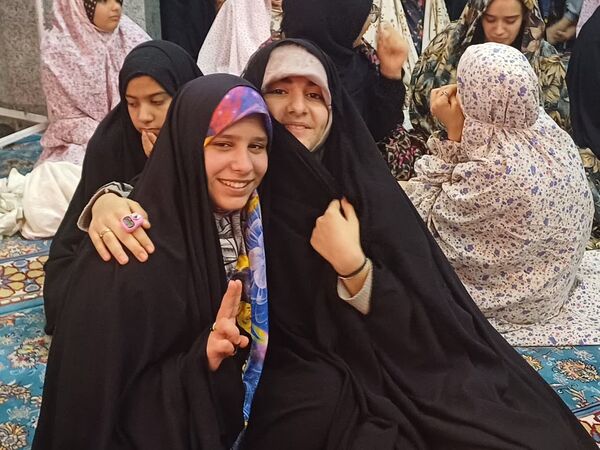 اعتکاف دانش‌آموزی مسجد موسی بن جعفر شهر دولت آباد ویژه دختران