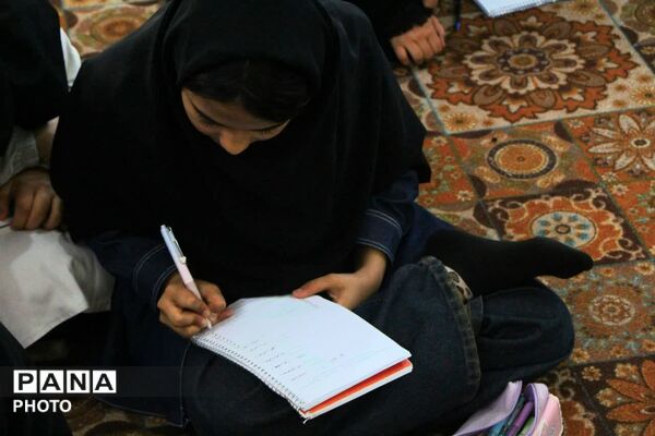 محفل نویسنده کتاب «فرمانده سری» در یزد
