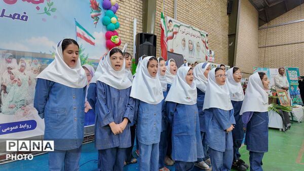 جشن شکوفه‌ها در مدرسه امیر اعلم غضنفریان