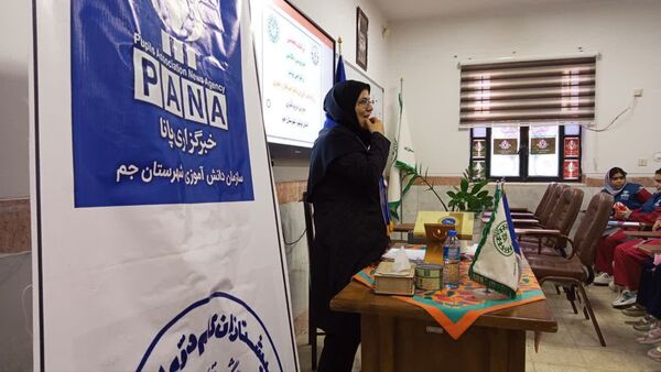 برگزاری کارگاه تخصصی خبرنویسی، عکاسی و طراحی پوستر ویژه دانش‌آموزان دختر در شهرستان جم