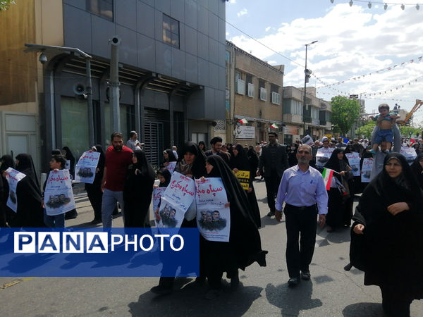 راهپیمایی نمازگزاران جمعه قم در حمایت از عملیات وعده صادق و طرح نور