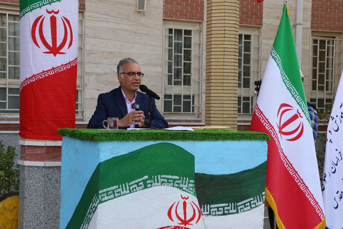 مدرسه سنگر امروز برای مبارزه با جهل و تهاجم فرهنگی است