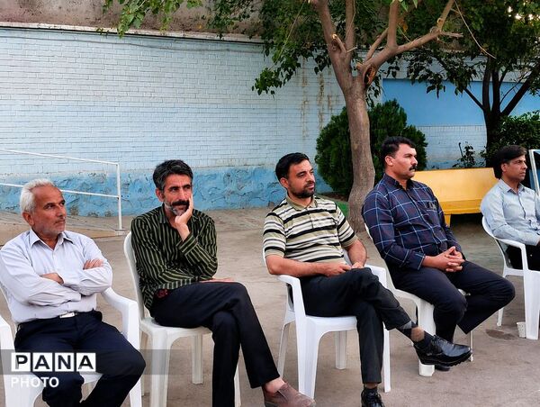 هم اندیشی خانواده و مدرسه در جلسه اولیا و مربیان