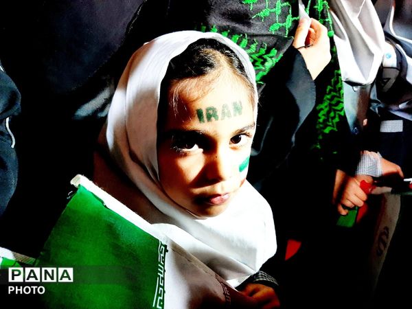 نمایش وفاداری گالیکشی‌ها در سی‌امین قرار