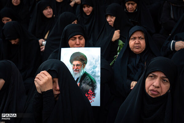 وداع با پیکر مطهر امام شهید امت در مصلای امام خمینی(ره)