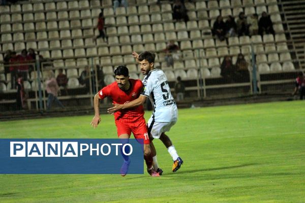 برد شیرین تراکتور در خانه مقابل آلمینیوم اراک