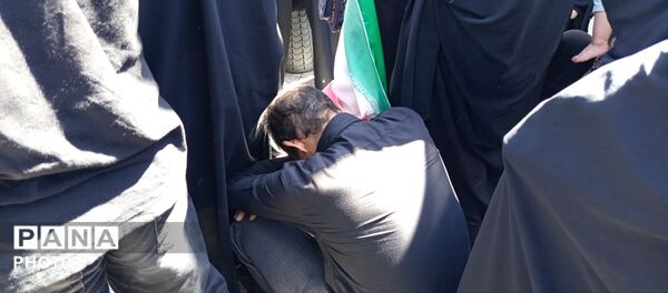 بغض گلوگیر ملت در آخرین دیدار با امام شهید