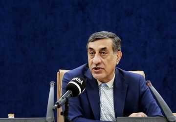  اقتصاد باید به دست مردم سپرده شود / جذب نخبگان و حمایت از سرمایه‌گذاران کلید توسعه کشور است
