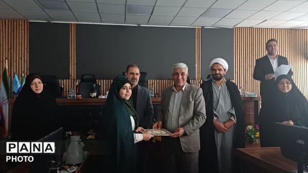 تجلیل از برگزیدگان رویدادهای قرآنی و فرهنگی منطقه ۱۶ تهران