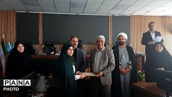 تجلیل از برگزیدگان رویدادهای قرآنی و فرهنگی منطقه ۱۶ تهران