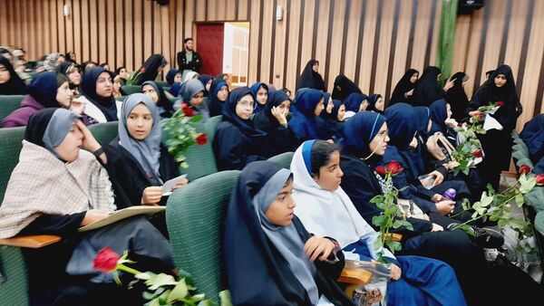 مراسم تجلیل از دانش‌آموزان ممتاز مدارس شاهد استان البرز