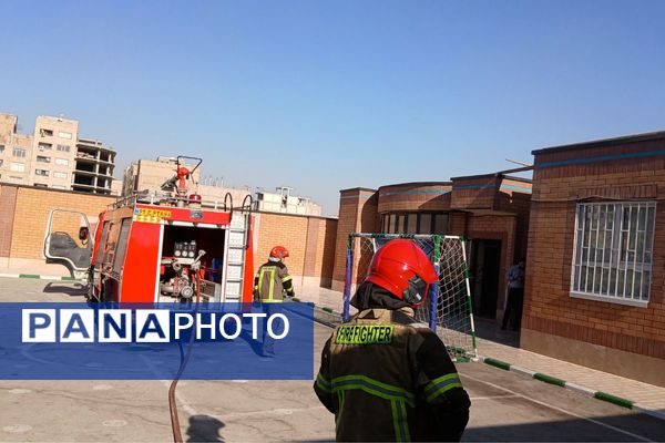 مراسم پدافند غیرعامل در دبیرستان بشارت بهارستان‌دو 