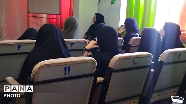 کلاس آموزش تدوین و کولاژ ویژه دانش آموز خبرنگاران پانای نیشابور 