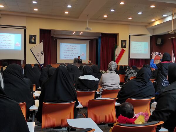 دومین جلسه آموزش خانواده در دبستان حضرت معصومه (س) مصلی نژاد ناحیه پنج 