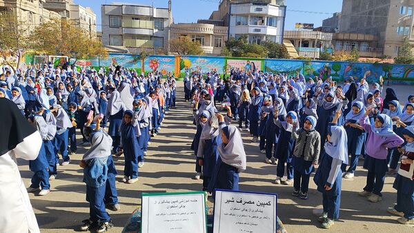 جلسه آموزشی کمپین پیشگیری از پوکی استخوان در مدرسه شاهد خیر سجادی 