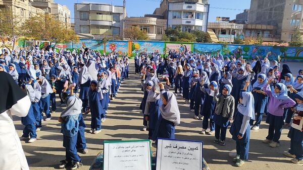 جلسه آموزشی کمپین پیشگیری از پوکی استخوان در مدرسه شاهد خیر سجادی 