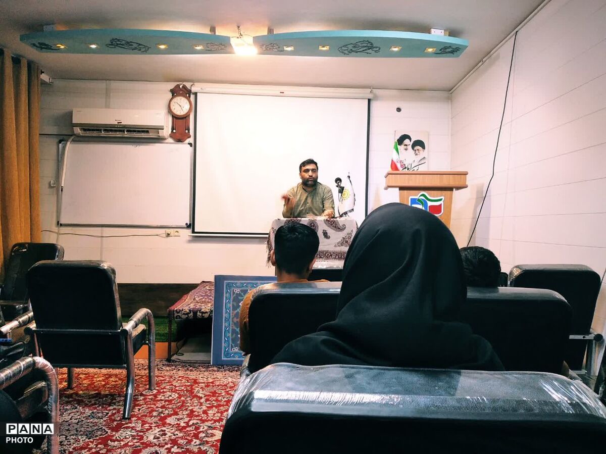 دوره آموزش خبرنگاری و موبایل‌گرافی در کازرون آغاز برای پیشرفت شهرستان است