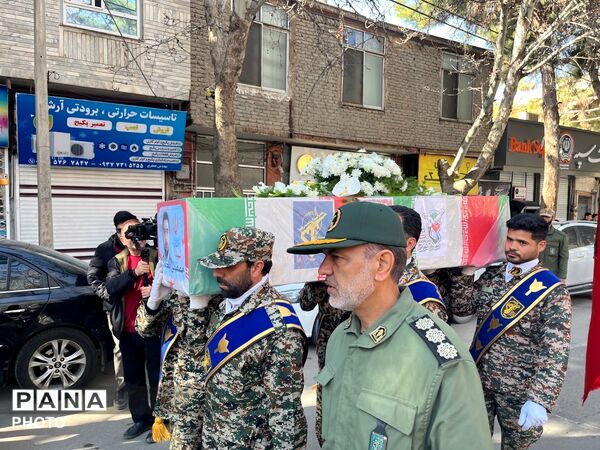 حضور موج چشم گیر مردمی در تشییع پیکر شهید بیت رهبری