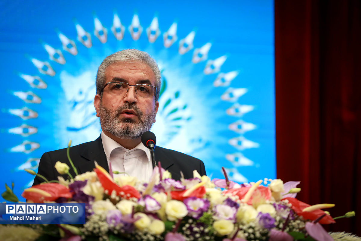 مأموریت اصلی روابط عمومی در آموزش و پرورش، تبدیل سیاست‌ها و جهت‌گیری‌های کلان به گفتمان عمومی و اجتماعی است