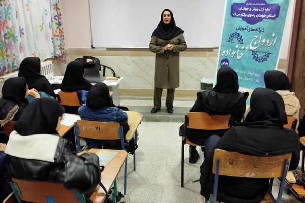 کارگاه آموزش ازدواج و خانواده در مدرسه شهید محمد آسوده دهنوخلیل آباد 