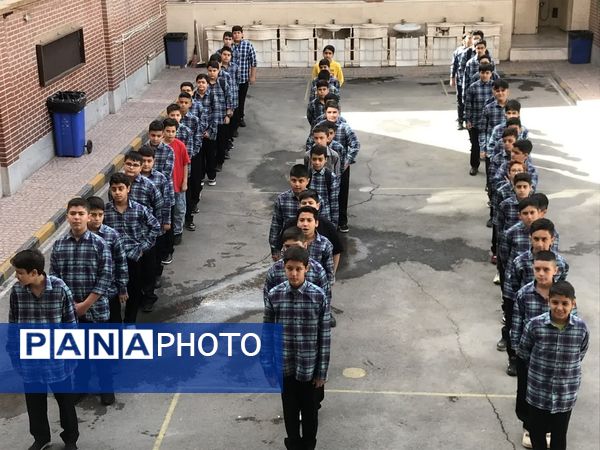 آغاز سال تحصیلی در مدرسه شهدای مدافع حرم با حضور مسئولان، جشن و کلاس توجیهی