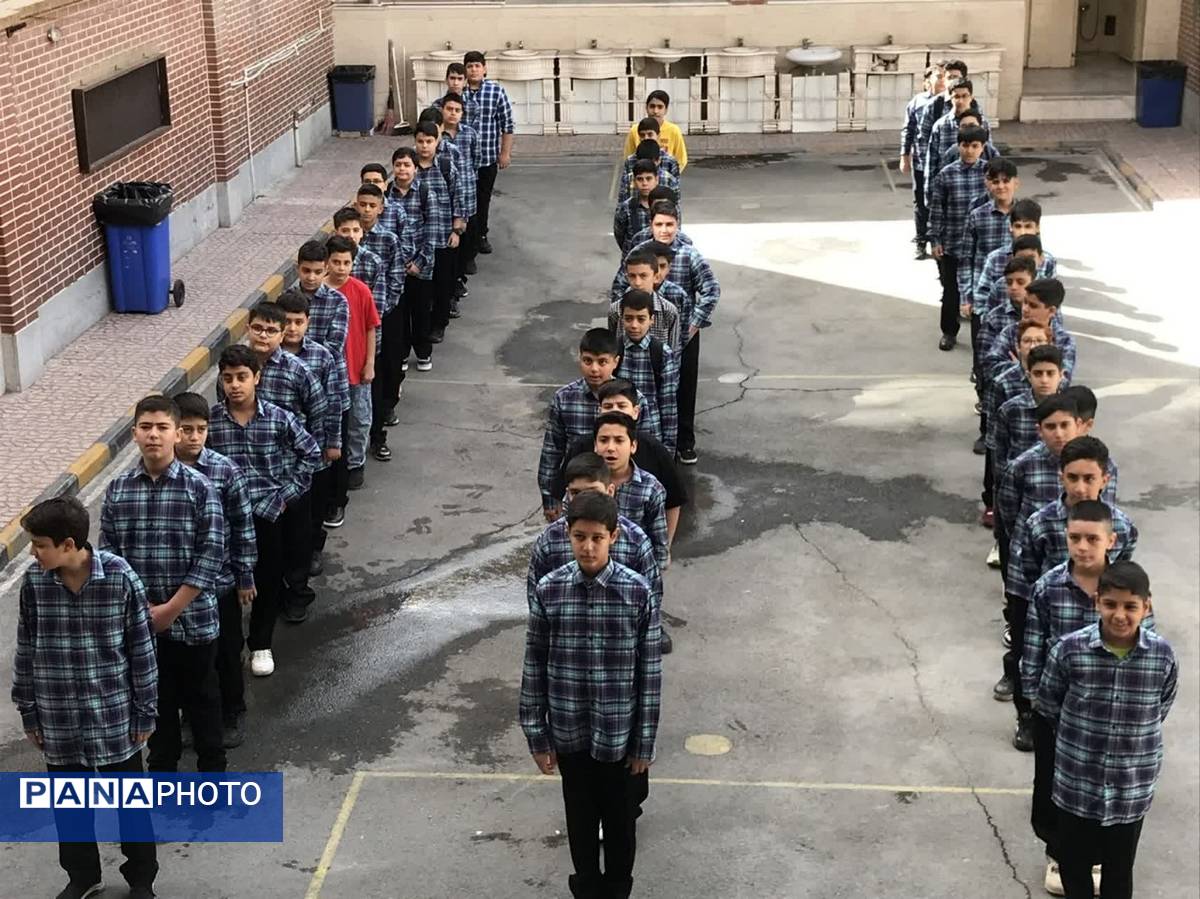 آغاز سال تحصیلی در مدرسه شهدای مدافع حرم با حضور مسئولان، جشن و کلاس توجیهی