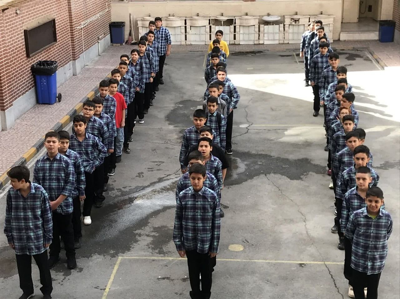 آغاز سال تحصیلی در مدرسه شهدای مدافع حرم با حضور مسئولان، جشن و کلاس توجیهی