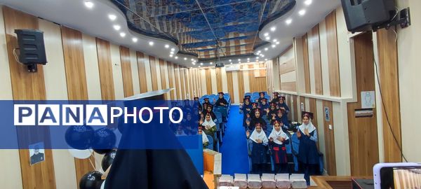 جشن فارغ التحصیلی دانش‌آموزان پایه ششم مدرسه خاقانی