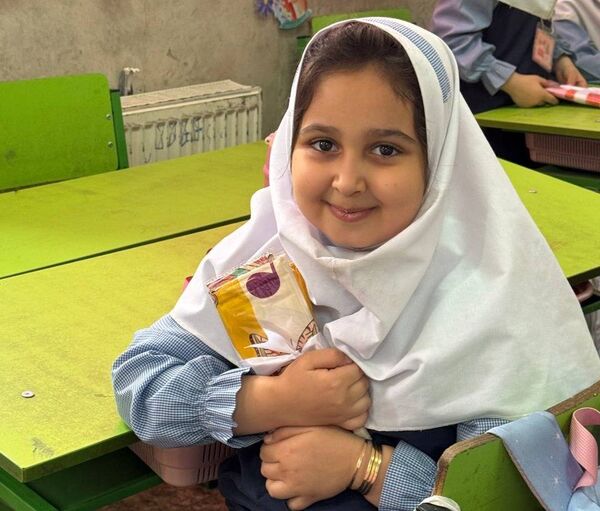 شکوفه های لبخند در آموزشگاه شاهد فرهنگ پیشوا؛ جشن روز دختر با رنگ شادی و هدیه