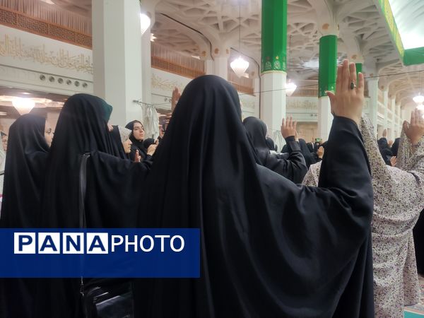 اجتماع دختران دانشجو در حرم مطهر حضرت معصومه (س) به مناسبت روز دختر  