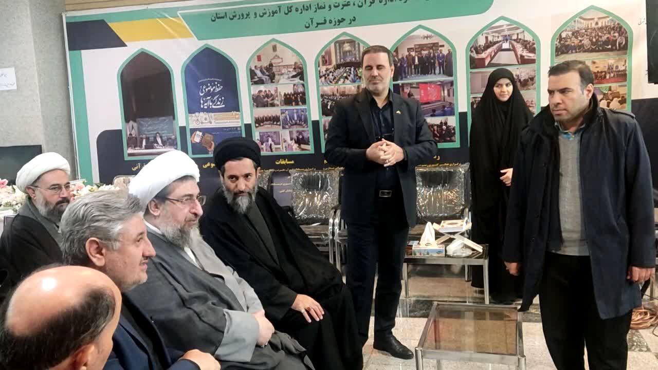 بازدید نماینده ولی فقیه در استان آذربایجان شرقی از نمایشگاه قرآن و عترت