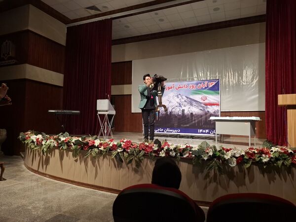 مراسم گرامیداشت روز دانش‌آموز  در دبیرستان حاج مصطفی حاج حسنی