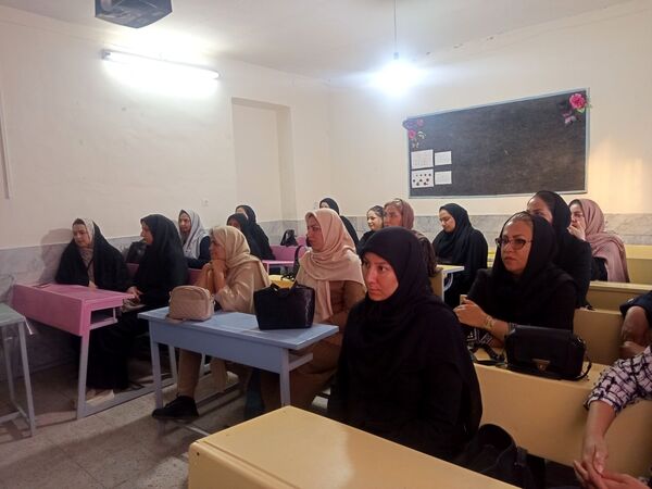 اولین جلسه انجمن اولیا در دبستان سمیه 