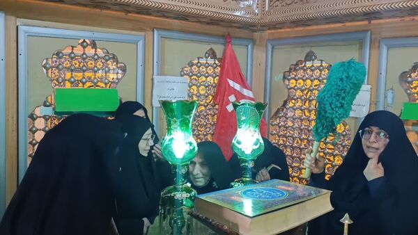 مراسم غبار روبی و زیارت ضریح مطهر سلطانعلی ابن امام محمد باقر (ع) در کربلای ایران 