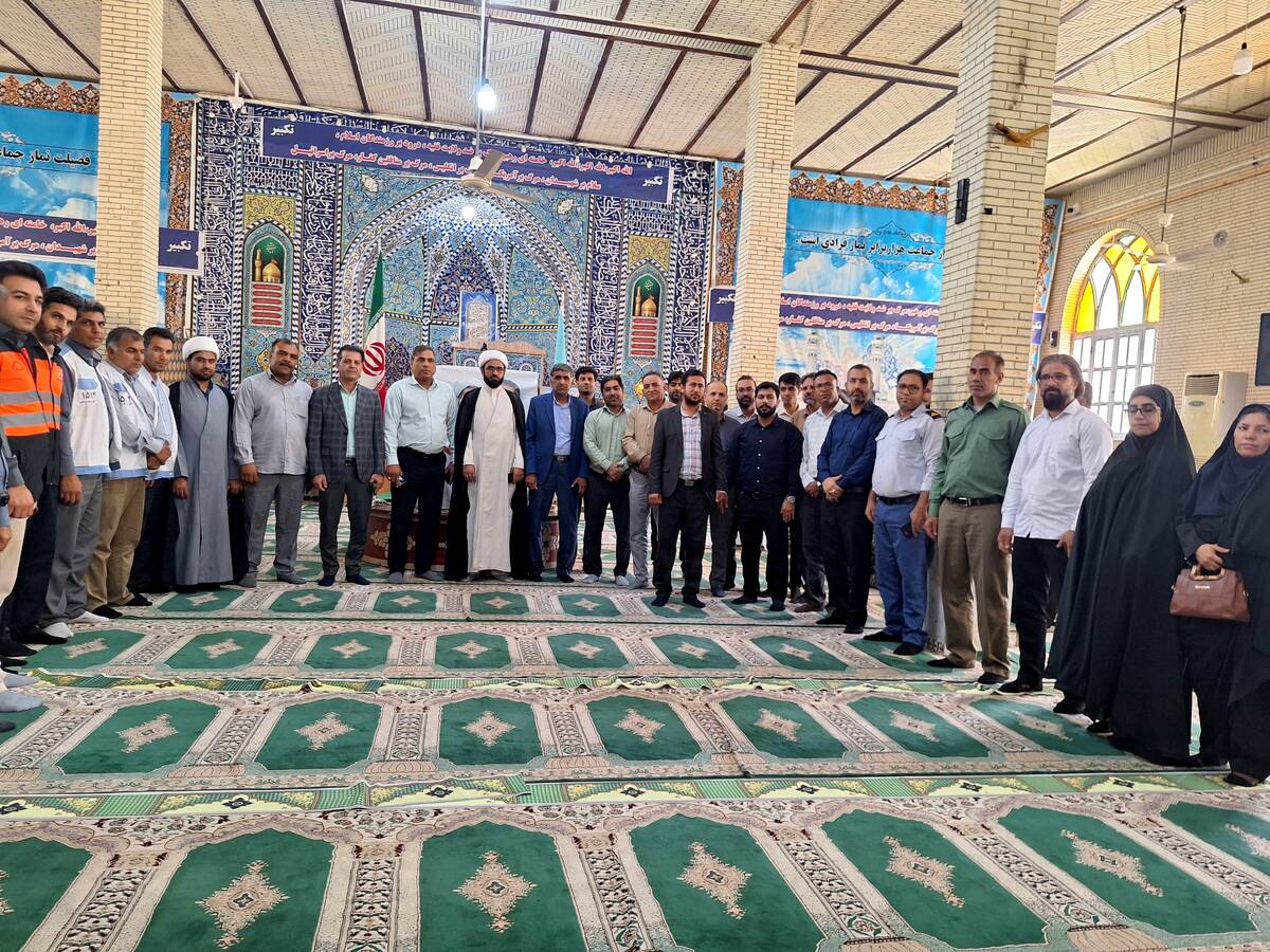 برپایی میز خدمت ادارات شهرستان حاجی آباد در نماز جمعه به‌مناسبت هفته دولت