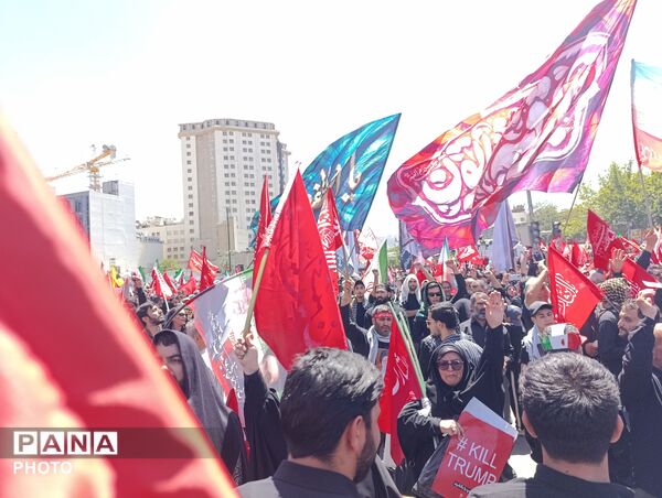 سیل فرا تصور زائران در روز تشییع پیکر رهبر شهید امت اسلامی