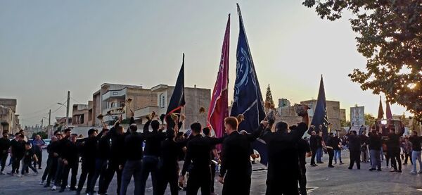  حضور پررنگ نوجوانان وجوانان در تاسوعای حسینی