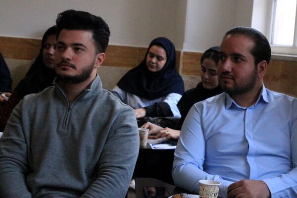  کارگاه دانش‌افزایی زبان انگیلیسی در دبیرستان‌ولایت بهارستان‌دو