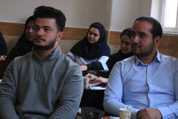  کارگاه دانش‌افزایی زبان انگیلیسی در دبیرستان‌ولایت بهارستان‌دو