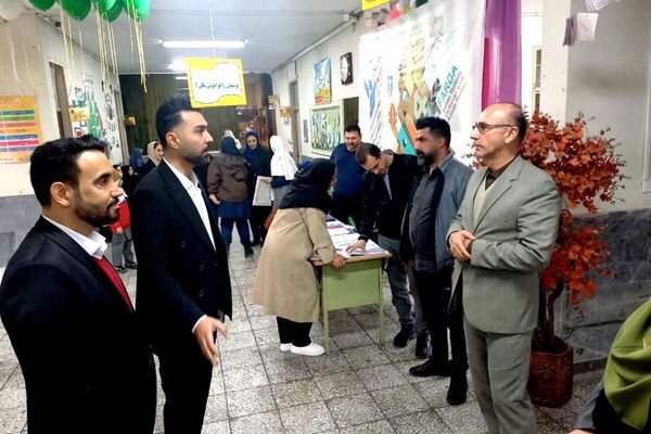مسابقات هنر و خلاقیت دانش‌آموزان در مدرسه ۱۰ دی