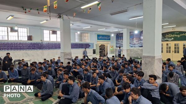 برپایی کرسی آزاد اندیشی دانش آموزی با حضور فعال فرهنگی آرژانتینی تبار در قم