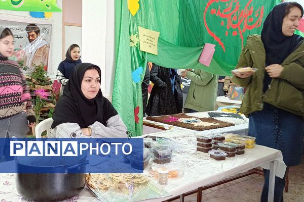 برگزاری نمایشگاه مشاغل خانگی در دبیرستان شاهد ام ابیها، شهرستان آباده