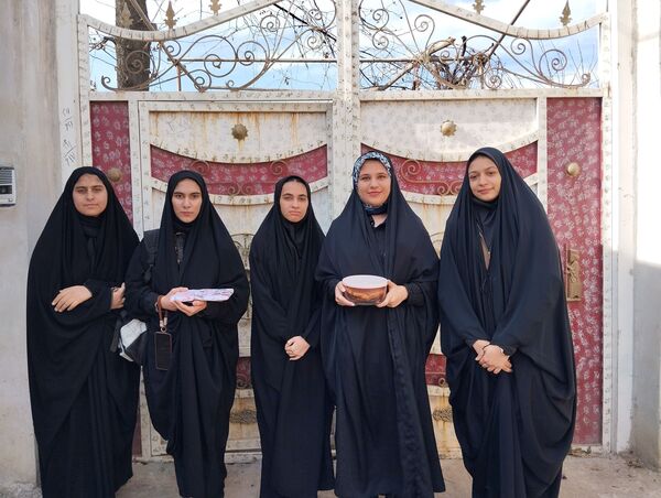 دیدار اعضای انجمن اسلامی هنرستان بصیرت آشخانه با همسر جانباز رسایی پور