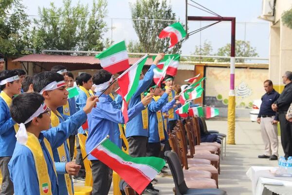 جشن عاطفه‌ها جشن همدلی دانش آموزان با دیگر کودکان نیازمند