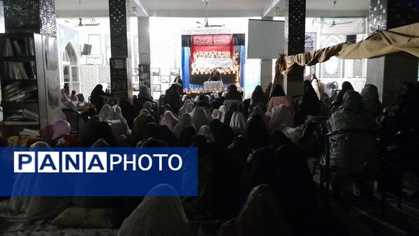 پرچم حرم حضرت عباس(ع) در مراسم اعتکاف شهرستان بن