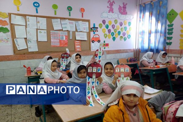 جشن یادگیری صدگان توسط دانش‌آموزان کلاس دوم دبستان شاهد نرگس