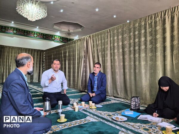 نشست دبیرخانه مدارس تخصصی حفظ قرآن کریم در تبادکان با هدف راه‌اندازی ۱۹ مدرسه قرآنی